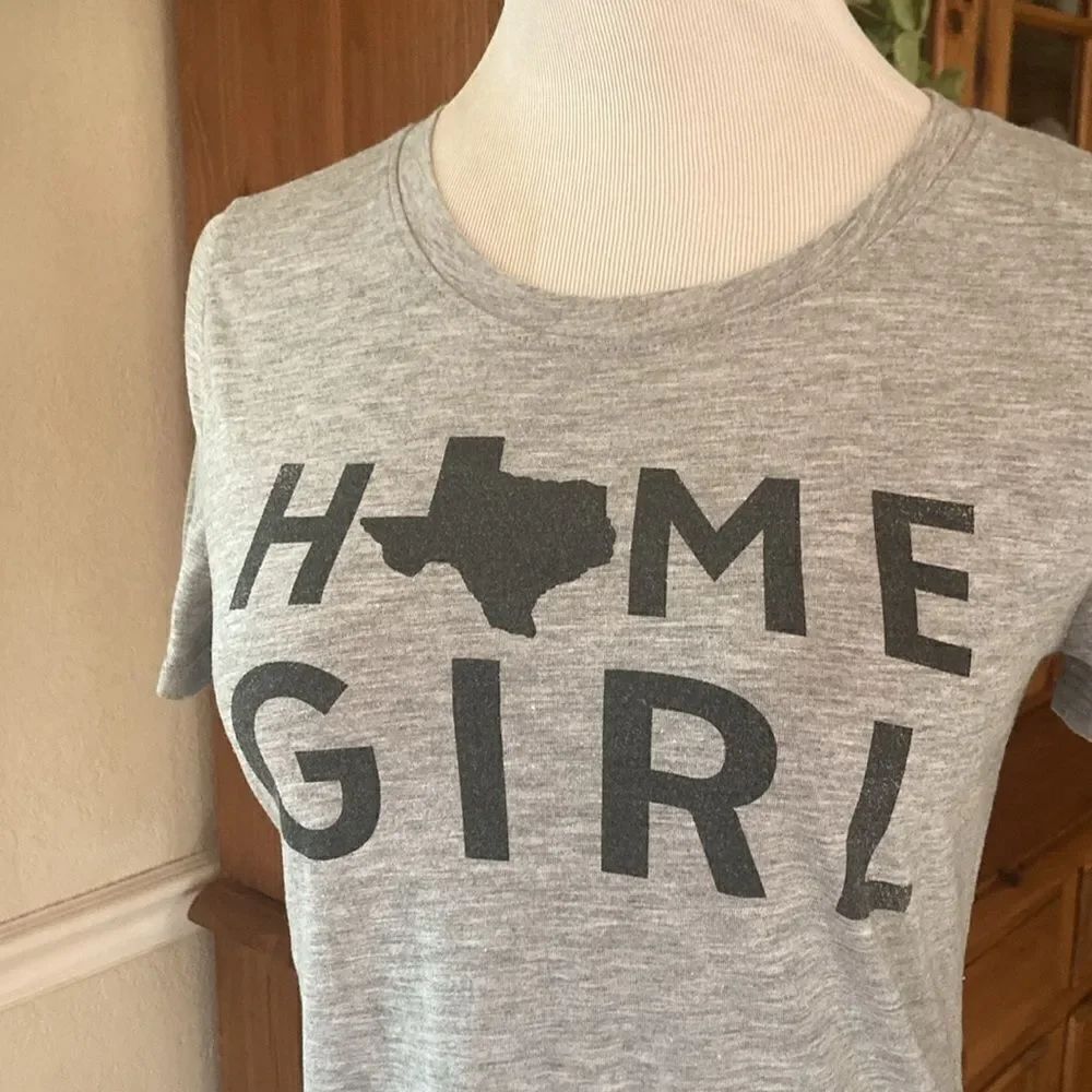 Women’s Gray Short Sleeve Graphic Tee Home Girl Texas Size Medium